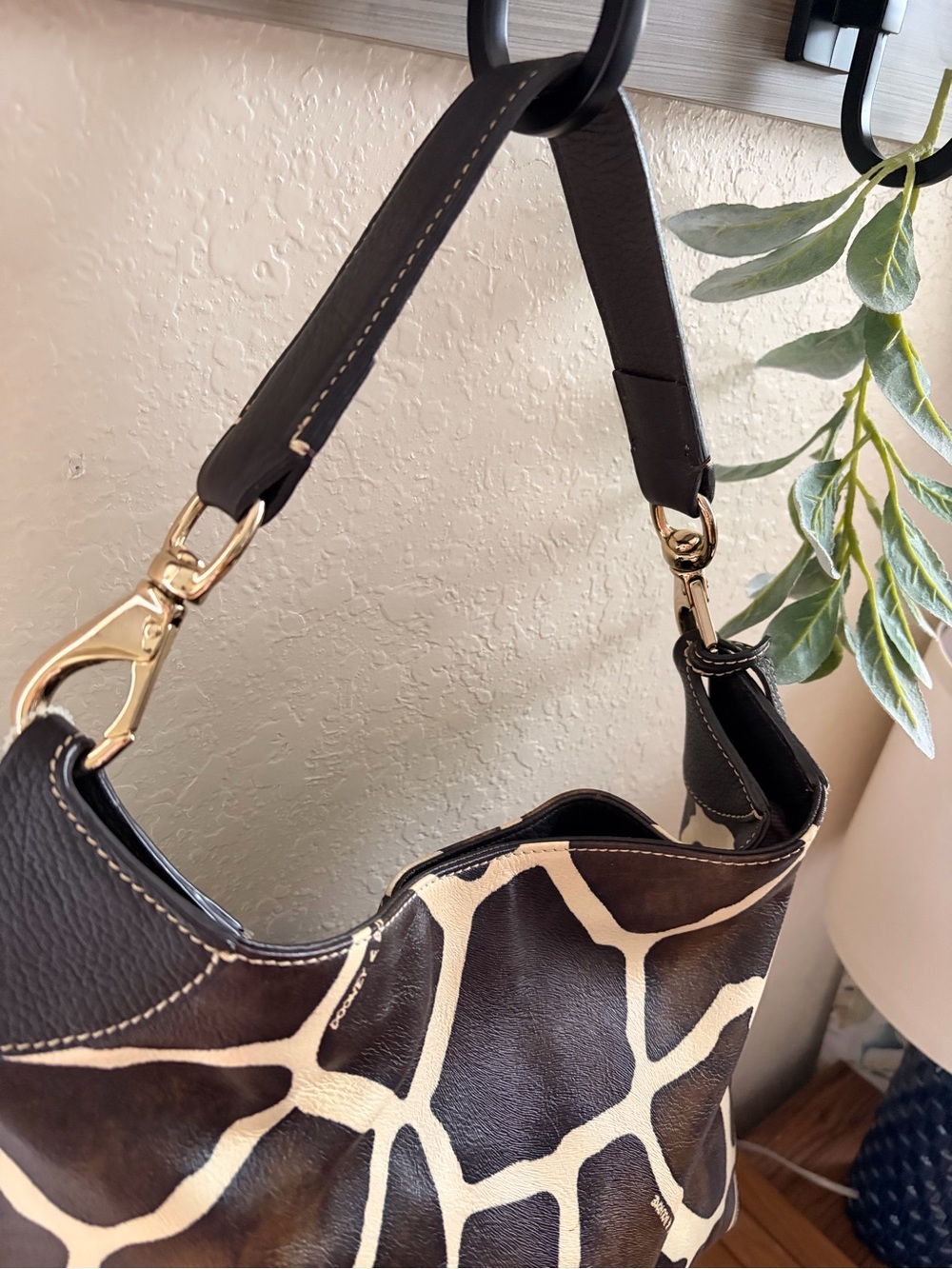 Dooney & Bourke Serengeti Giraffe Print Leather Hobo Shoulder Bag, Y2K Vintage - Picture 5 of 14